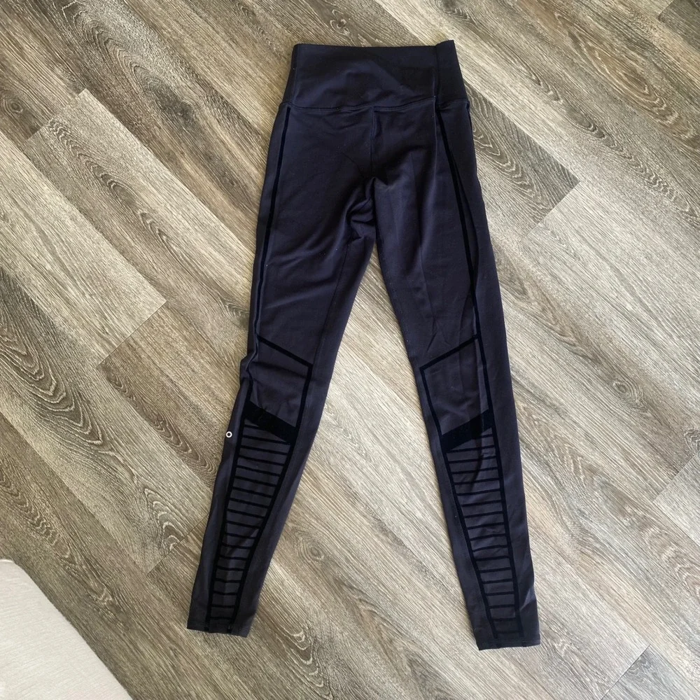 Alo Yoga Women's Black Velvet High-Waisted Flocked Moto Leggings Size small